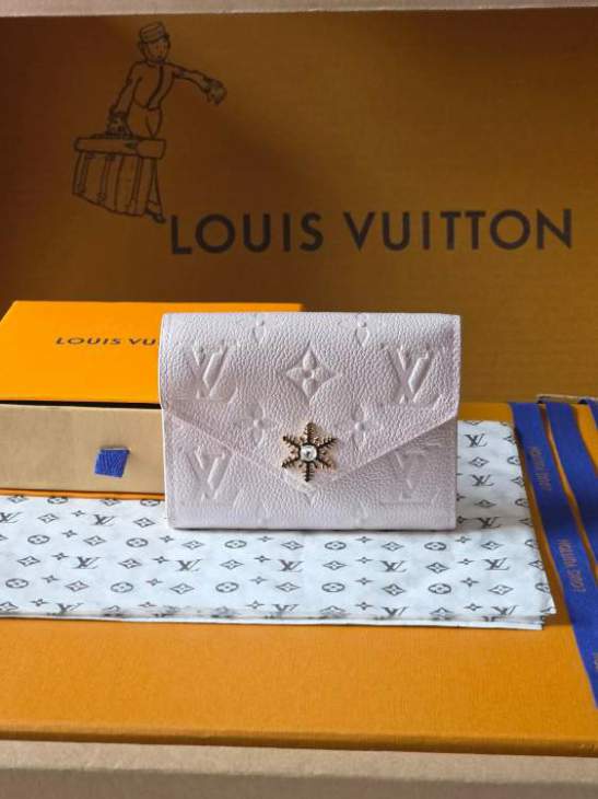 Picture of Louis Vuitton Wallets _SKUfw221244020fw